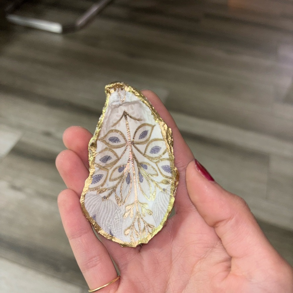 Elegant Gold and White Decorative Shell